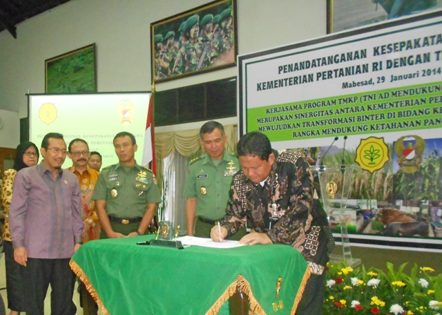 TNI AD Dukung Perbaikan Lahan Pertanian